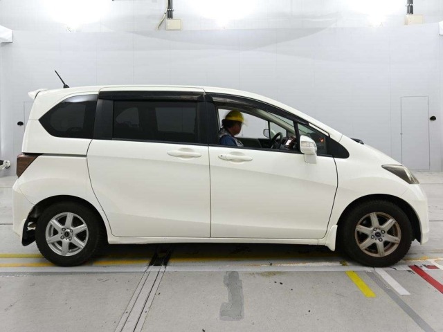 Honda FREED 2011 8488262-3
