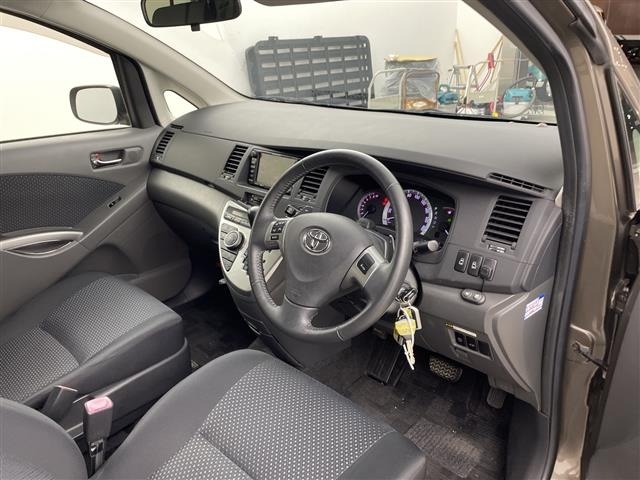 Toyota ISIS 2007 8492707-1