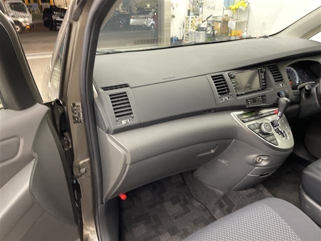 Toyota ISIS 2007 8492707-9