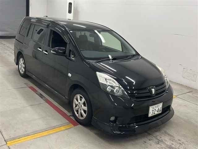 Toyota ISIS 2014 8492714-0