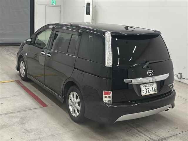 Toyota ISIS 2014 8492714-1