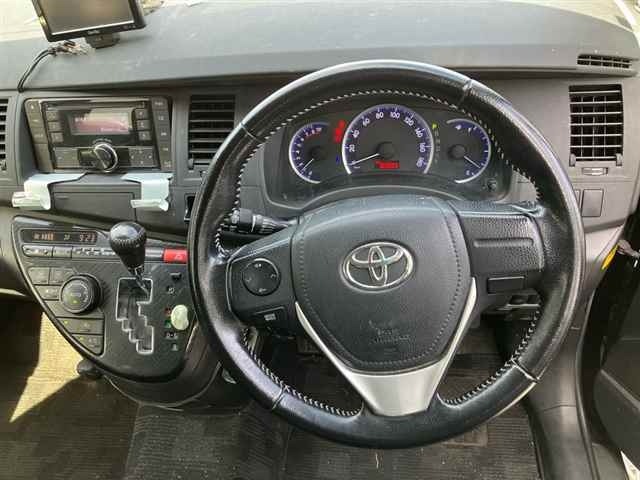 Toyota ISIS 2014 8492714-3