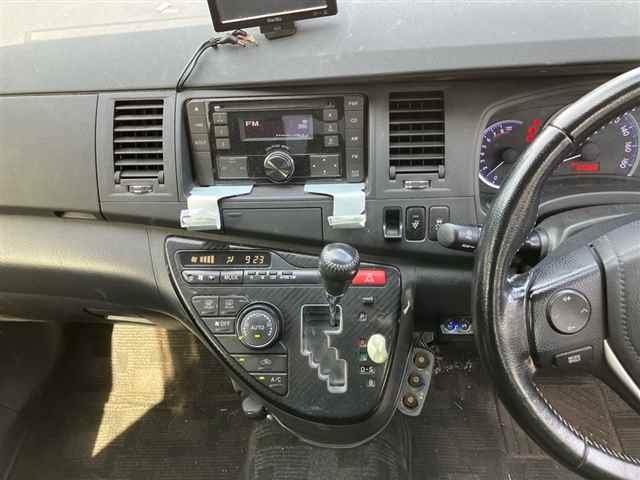 Toyota ISIS 2014 8492714-6