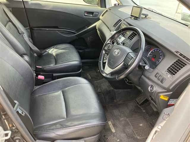 Toyota ISIS 2014 8492714-7