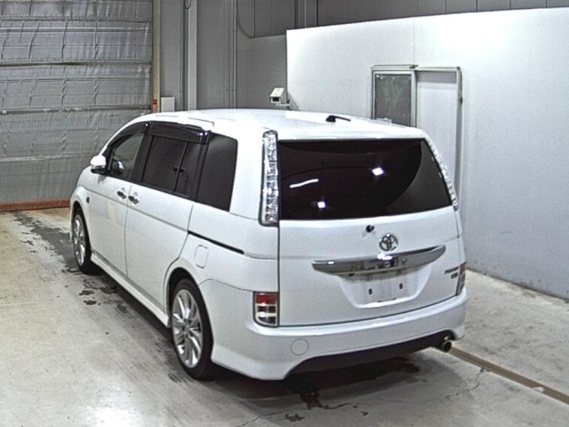 Toyota ISIS 2014 8492727-1