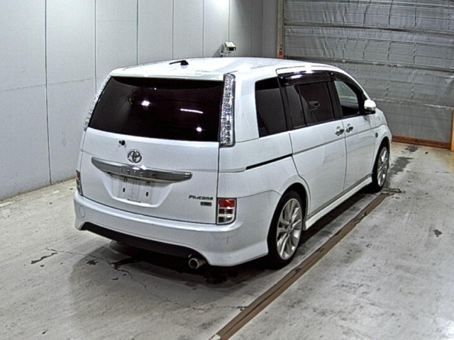 Toyota ISIS 2014 8492727-5