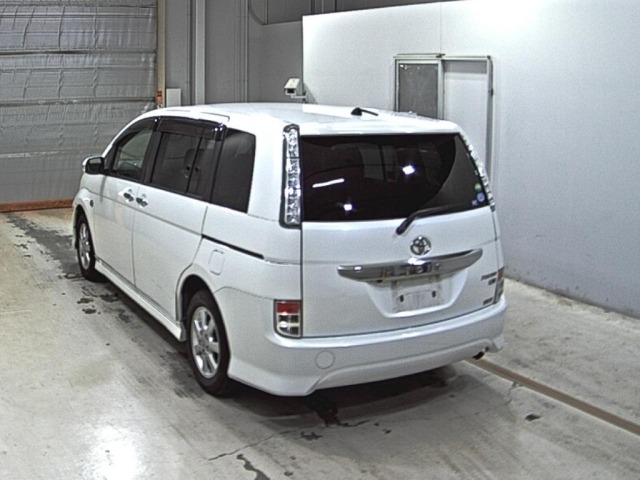 Toyota ISIS 2013 8492728-1