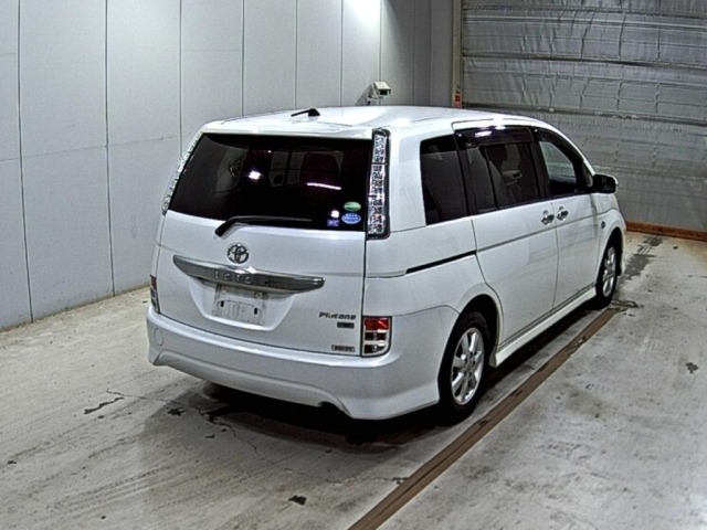 Toyota ISIS 2013 8492728-5