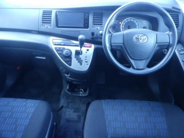 Toyota ISIS 2014 8492729-3