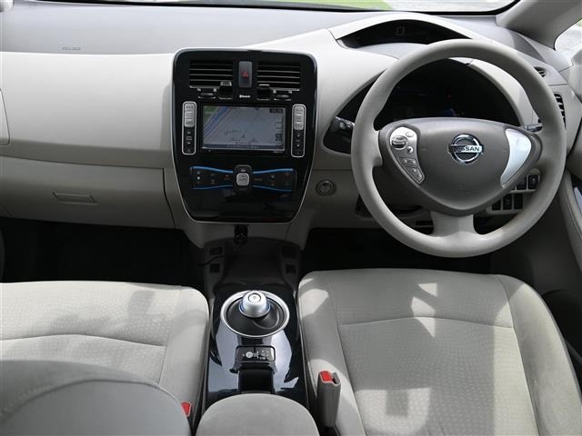 Nissan LEAF 2011 8485745-15