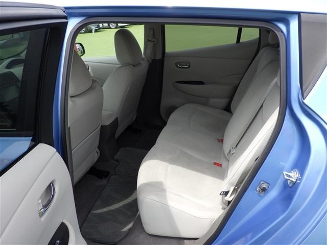 Nissan LEAF 2011 8485745-4