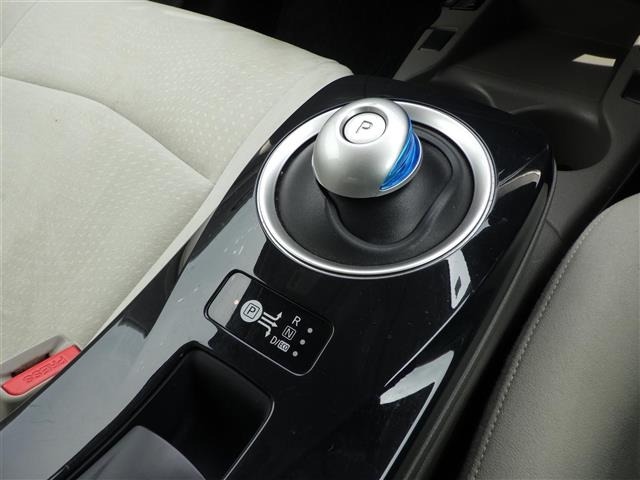 Nissan LEAF 2011 8485745-5
