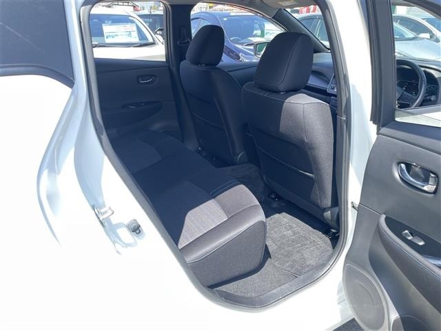 Nissan LEAF 2017 8485747-11