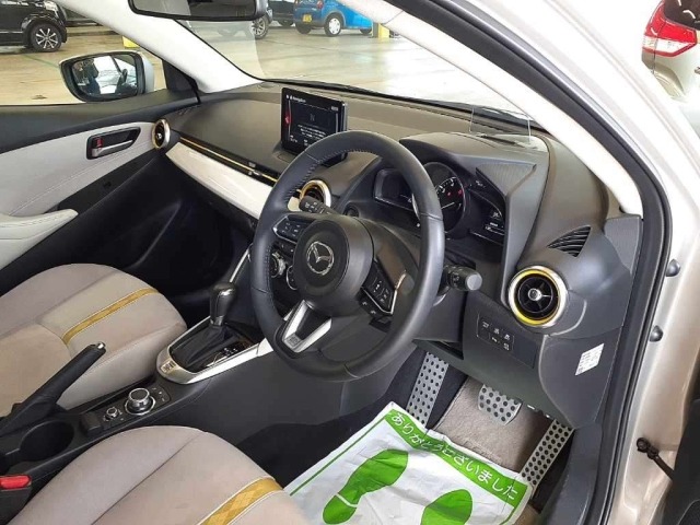 Mazda MAZDA2 2023 8479699-9
