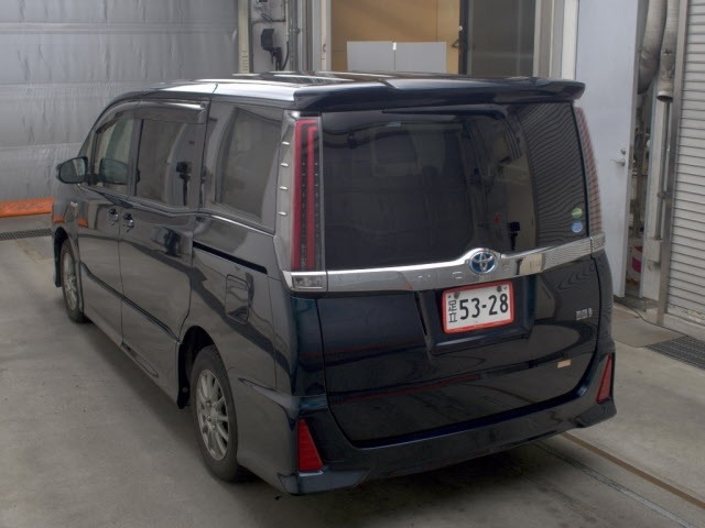 Toyota NOAH 2017 8483041-1