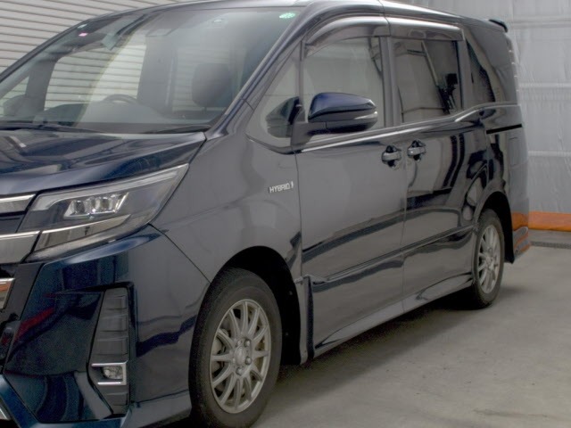 Toyota NOAH 2017 8483041-4