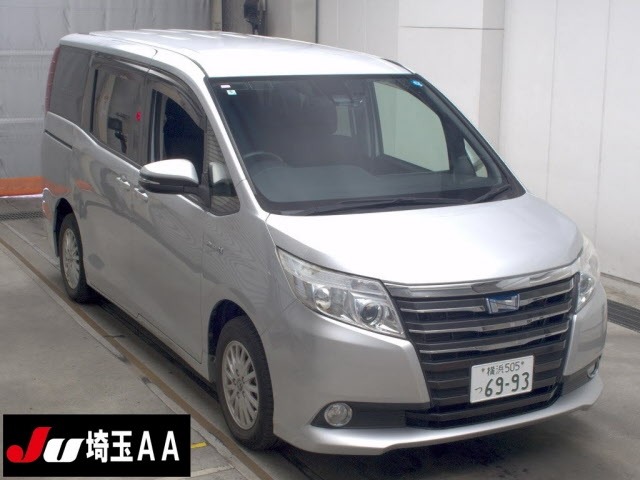 Toyota NOAH 2016 8483042-0