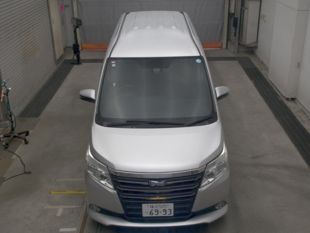 Toyota NOAH 2016 8483042-6