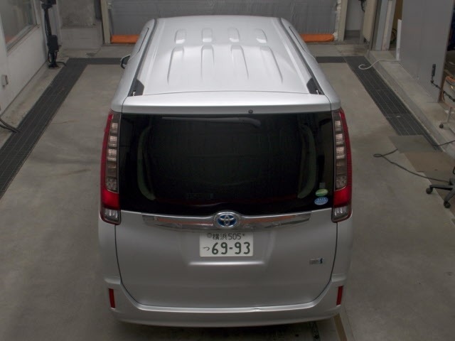 Toyota NOAH 2016 8483042-7