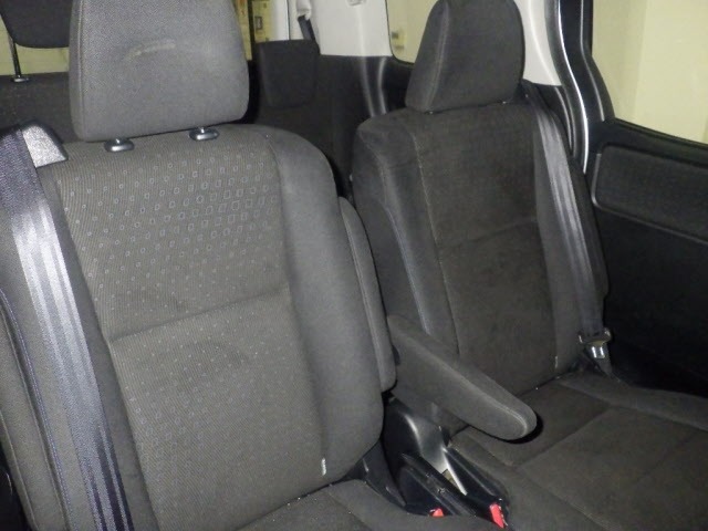 Toyota NOAH 2016 8483042-8