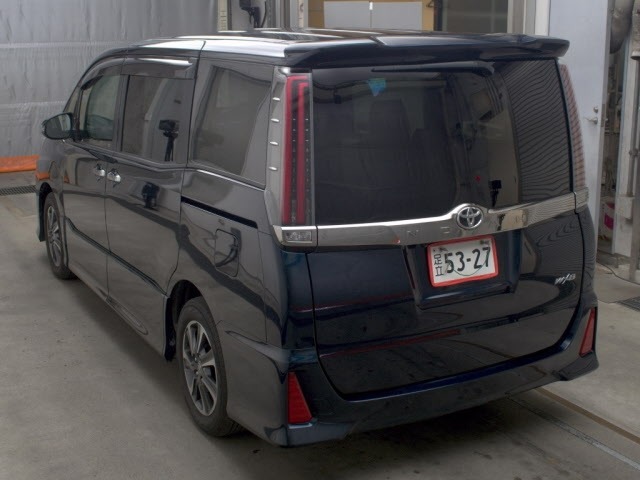 Toyota NOAH 2019 8483054-1