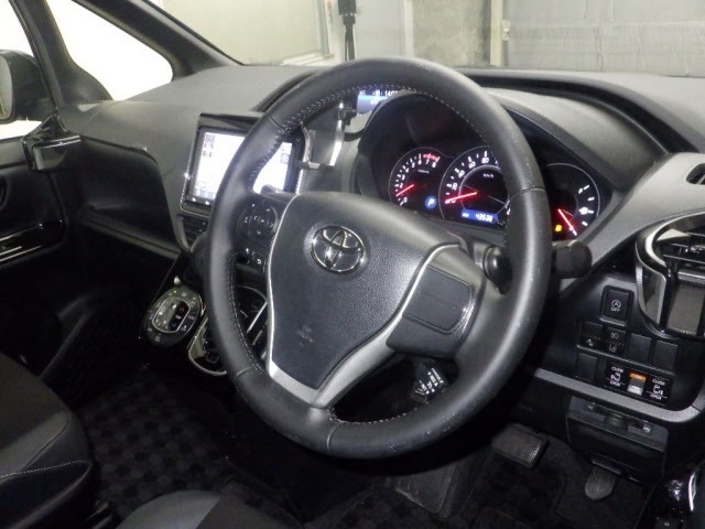 Toyota NOAH 2019 8483054-3