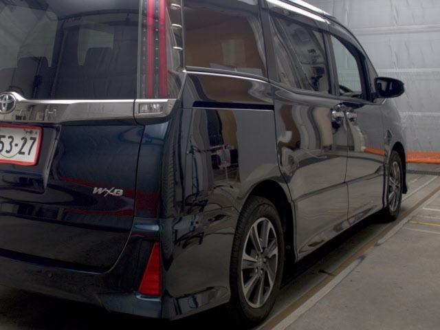 Toyota NOAH 2019 8483054-5