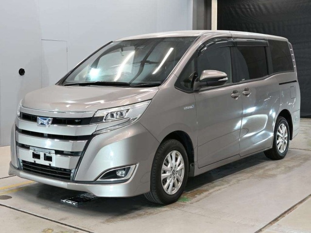 Toyota NOAH 2017 8483068-0
