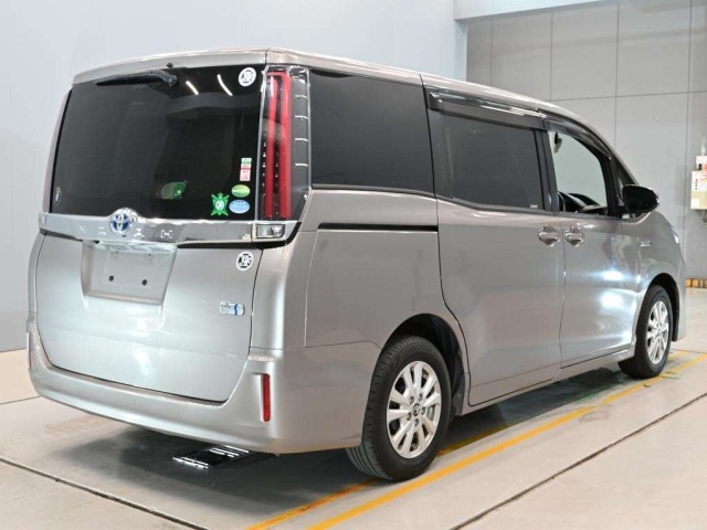 Toyota NOAH 2017 8483068-1