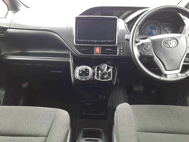 Toyota NOAH 2017 8483068-11