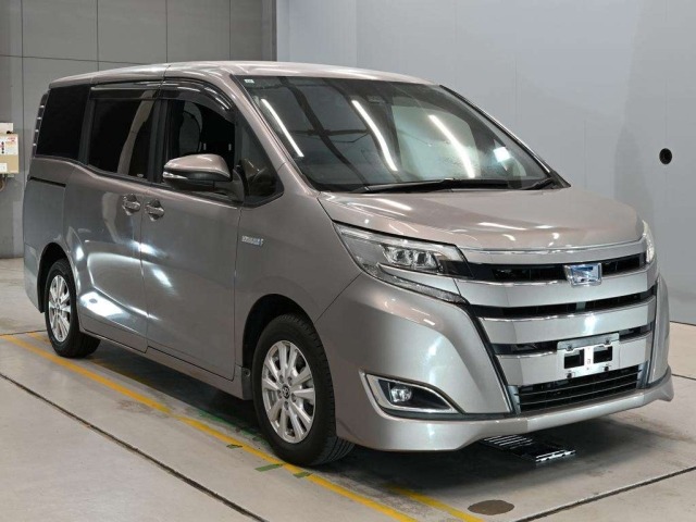 Toyota NOAH 2017 8483068-5