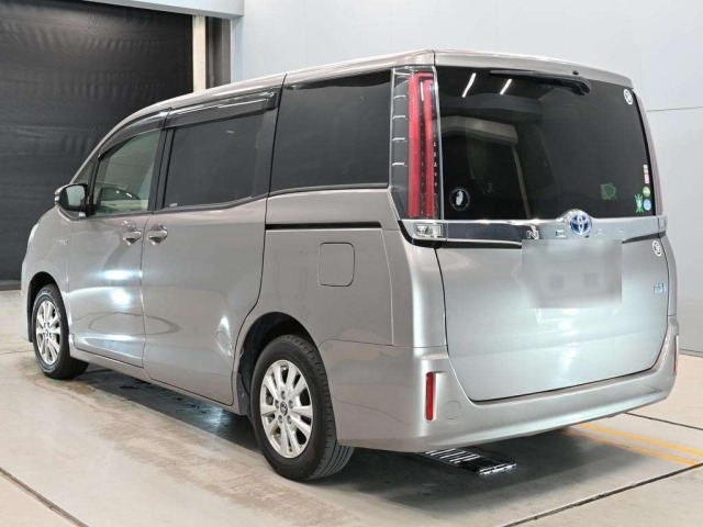 Toyota NOAH 2017 8483068-6