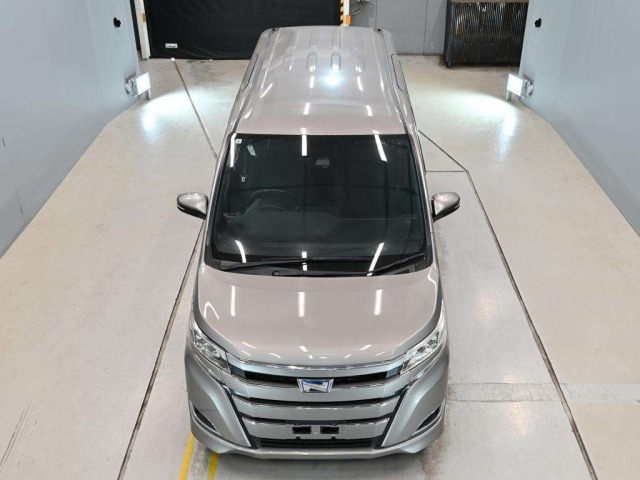 Toyota NOAH 2017 8483068-7