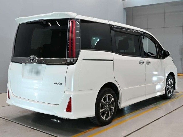 Toyota NOAH 2020 8483074-1