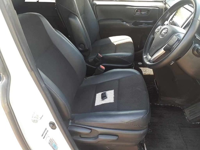 Toyota NOAH 2020 8483074-10