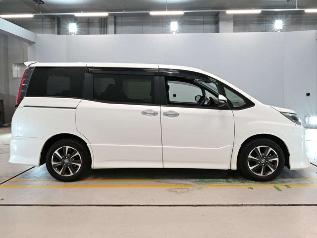 Toyota NOAH 2020 8483074-3