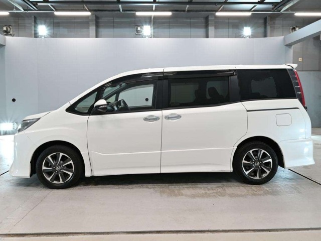 Toyota NOAH 2020 8483074-4