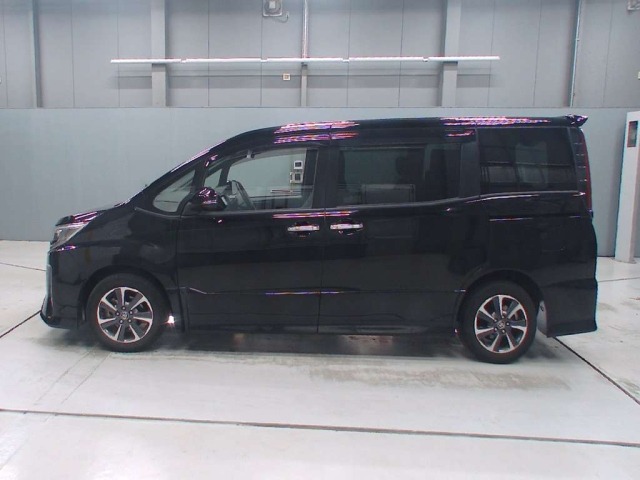 Toyota NOAH 2020 8483075-4