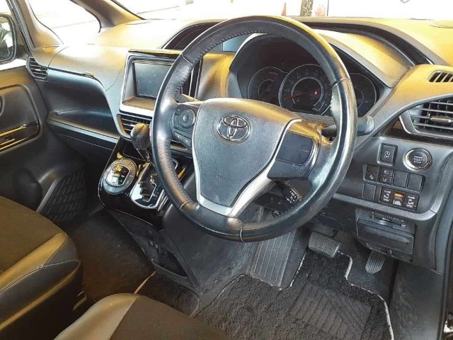 Toyota NOAH 2020 8483075-7