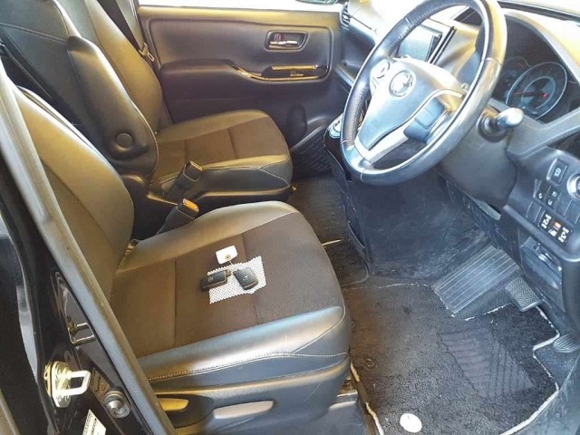 Toyota NOAH 2020 8483075-8