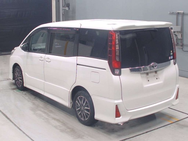 Toyota NOAH 2015 8483076-6