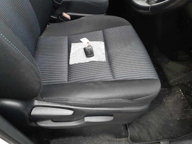 Toyota NOAH 2015 8483076-8