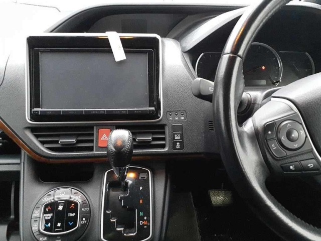Toyota NOAH 2015 8483076-9