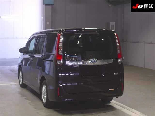 Toyota NOAH 2016 8483080-1