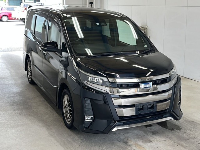 Toyota NOAH 2018 8483099-4