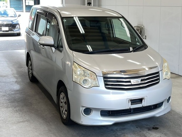 Toyota NOAH 2011 8483100-4