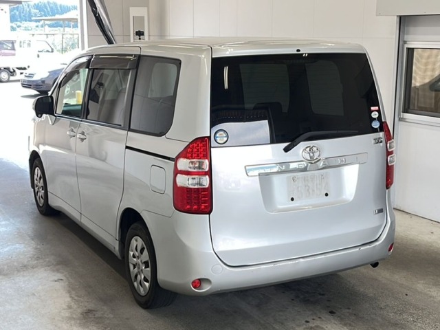 Toyota NOAH 2011 8483100-5