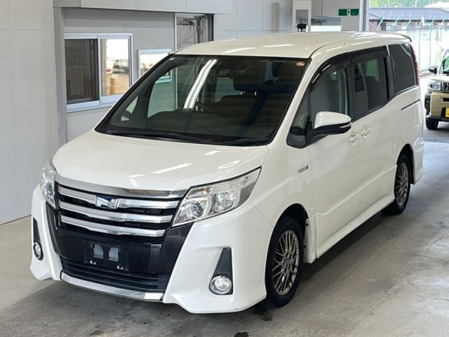 Toyota NOAH 2016 8483104-0