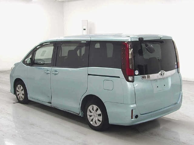 Toyota NOAH 2015 8483112-1