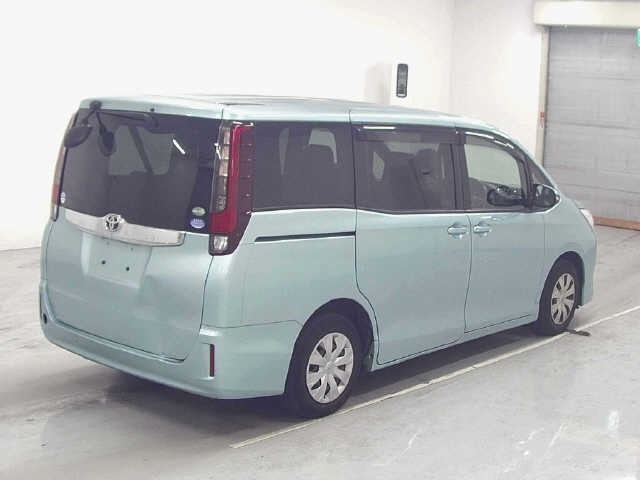 Toyota NOAH 2015 8483112-5